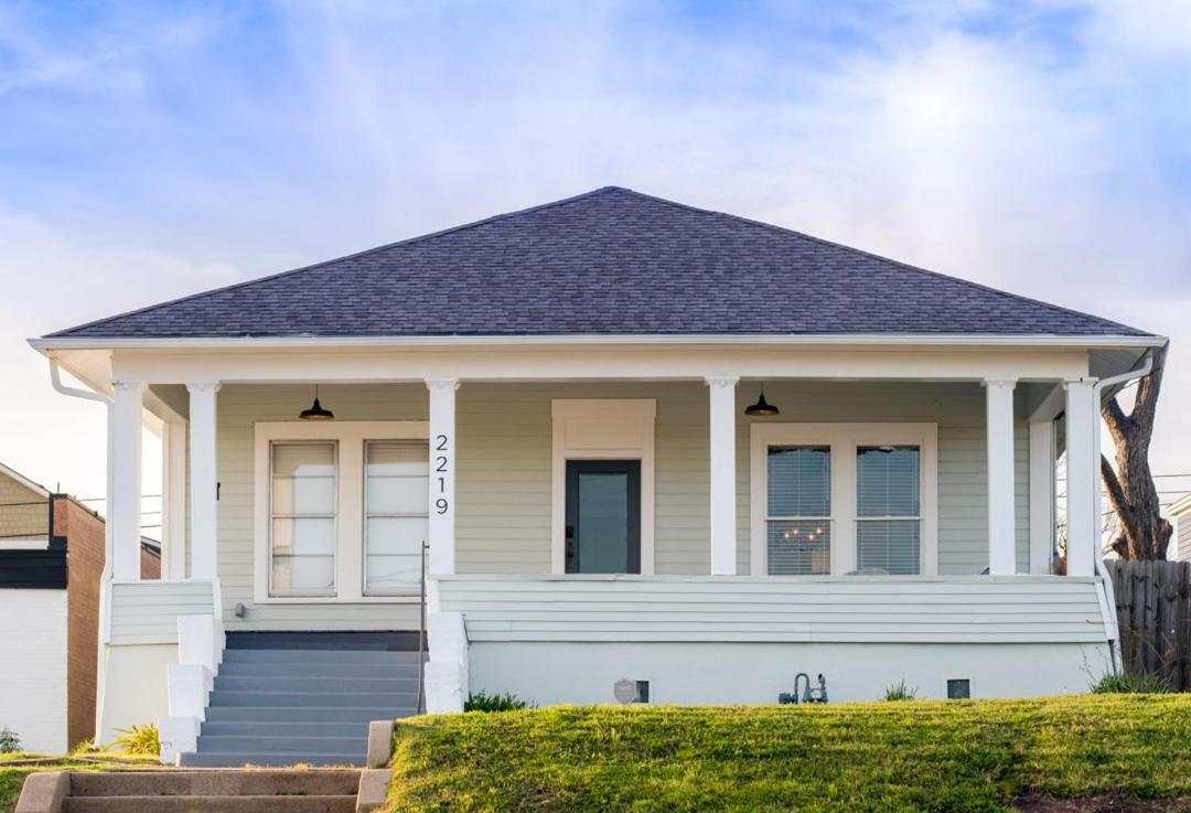 Restored 1930S Uptown Bungalow 2 Min. To Magnolia Waco Dış mekan fotoğraf